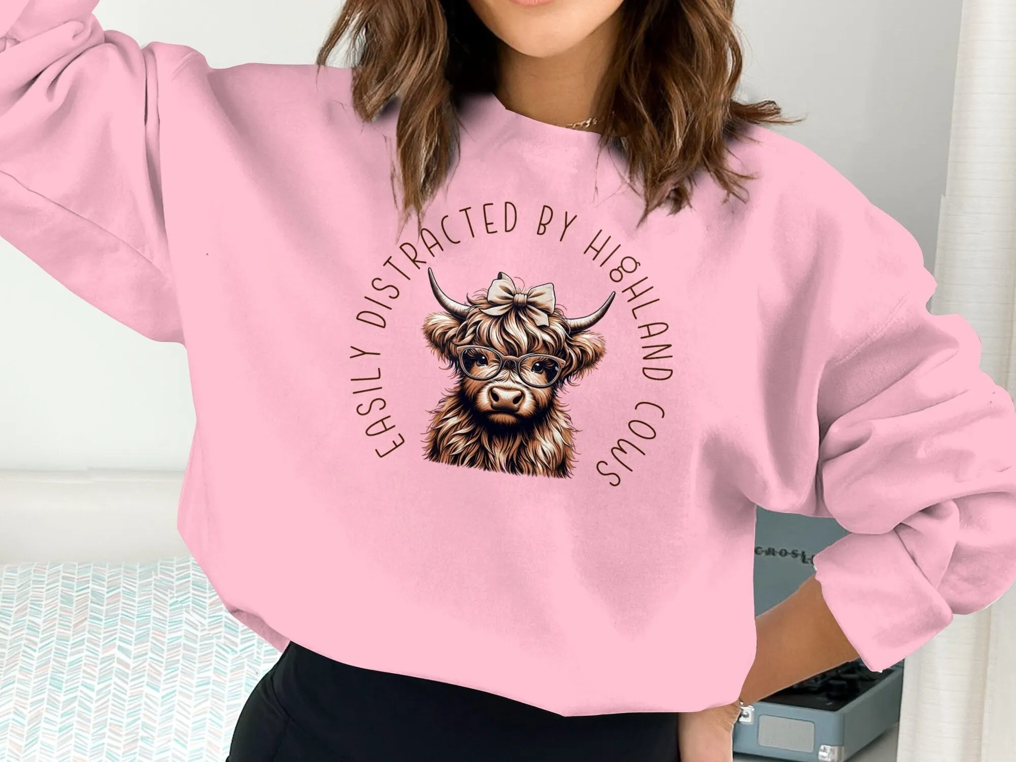 Easily Distracted by Highland Cow Shirt, Easily Distracted Cows, Cute Farm Animal Graphic Tee, Funny Cow T-Shirt, Humorous Saying Sweatshirt