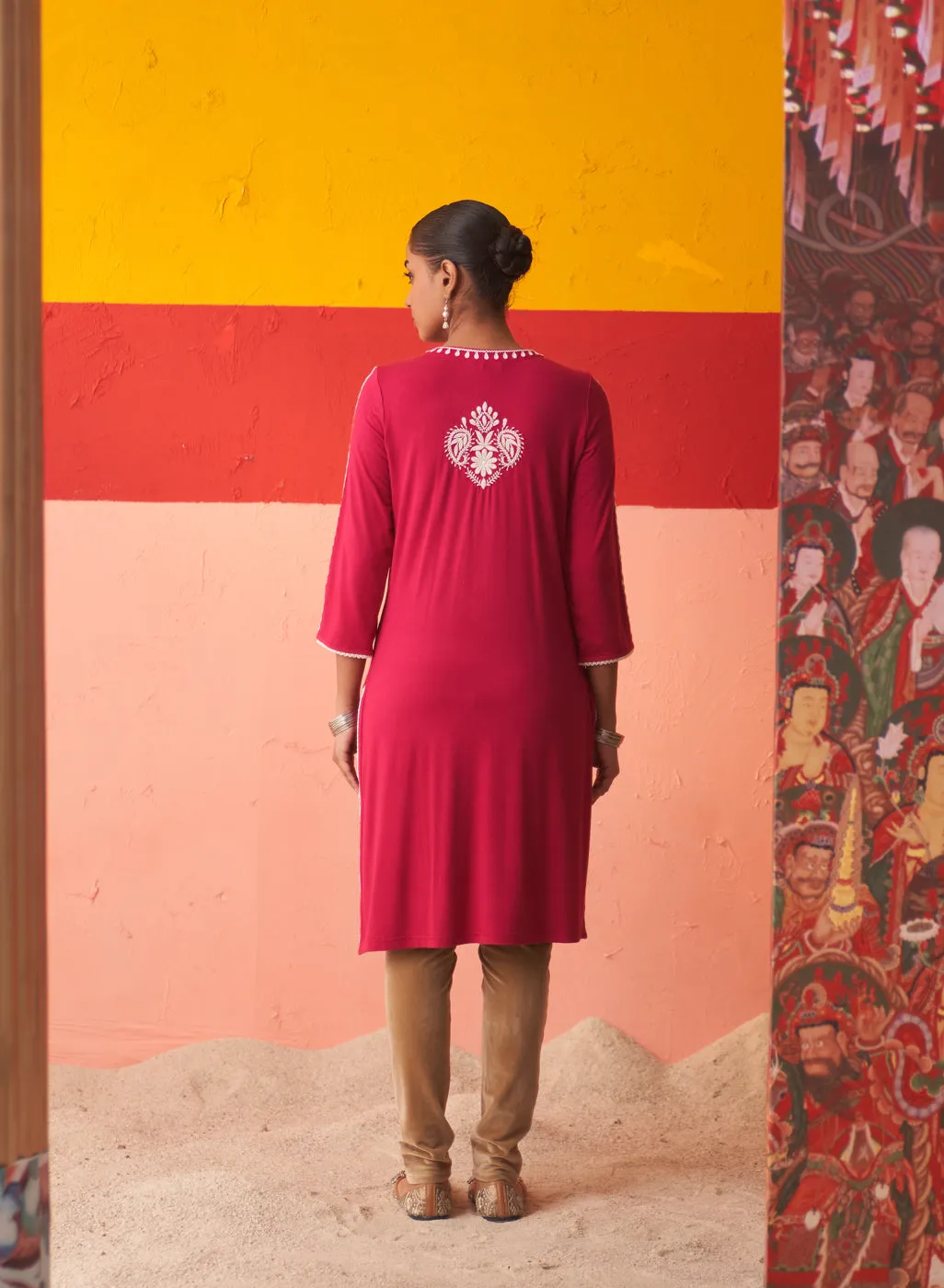 Fuchaia Straight Kurta for Women with Threadwork
