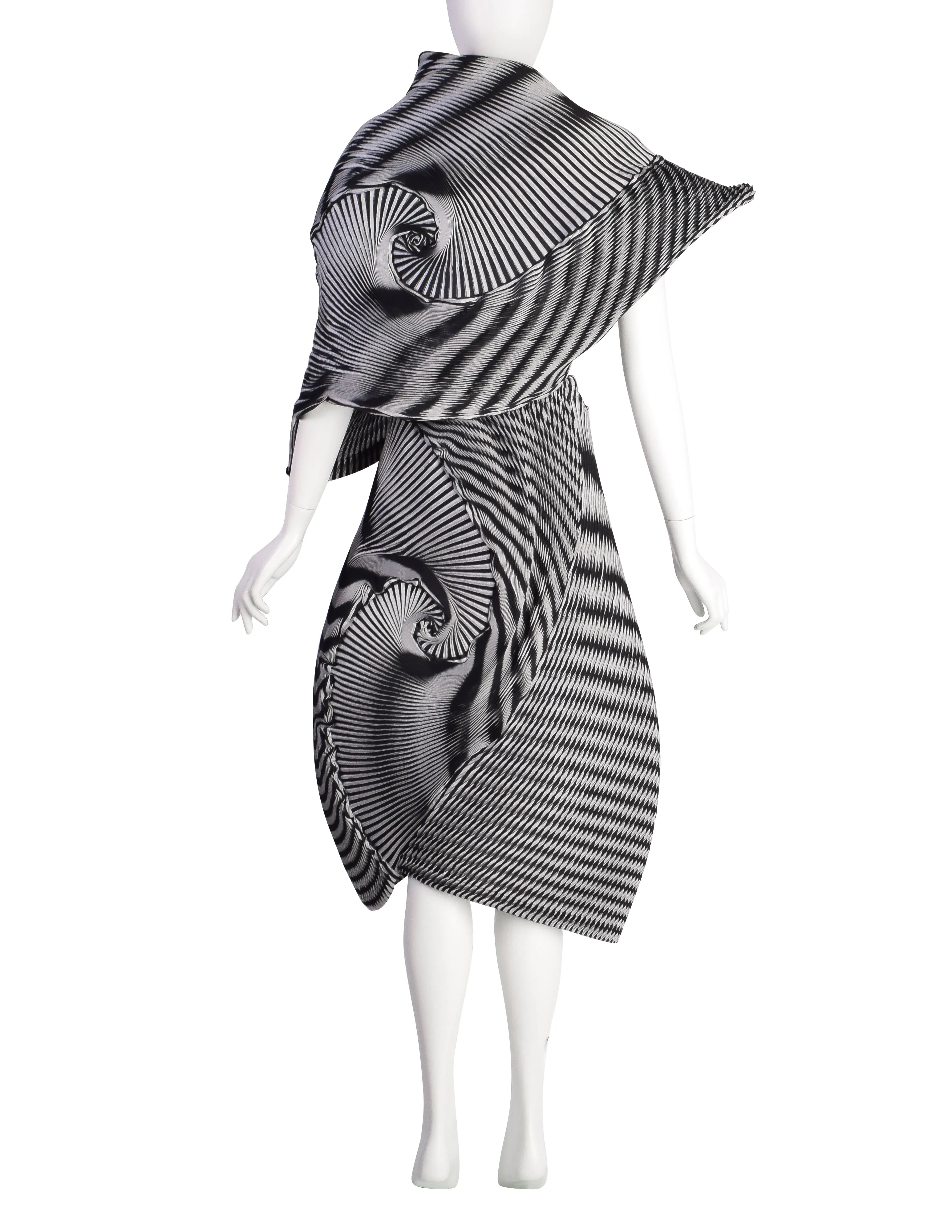 Issey Miyake AW2016 Black White Pleated Optical Spirograph Skirt and Shawl Ensemble Set